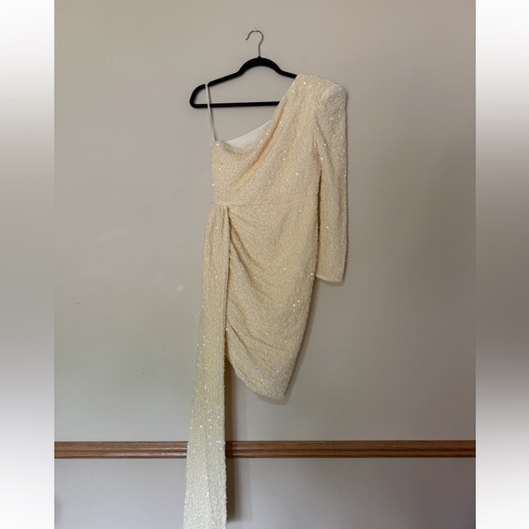 ASOS LUXE one shoulder asymmetric draped mini dress in yellow sequin - Picture 5 of 14